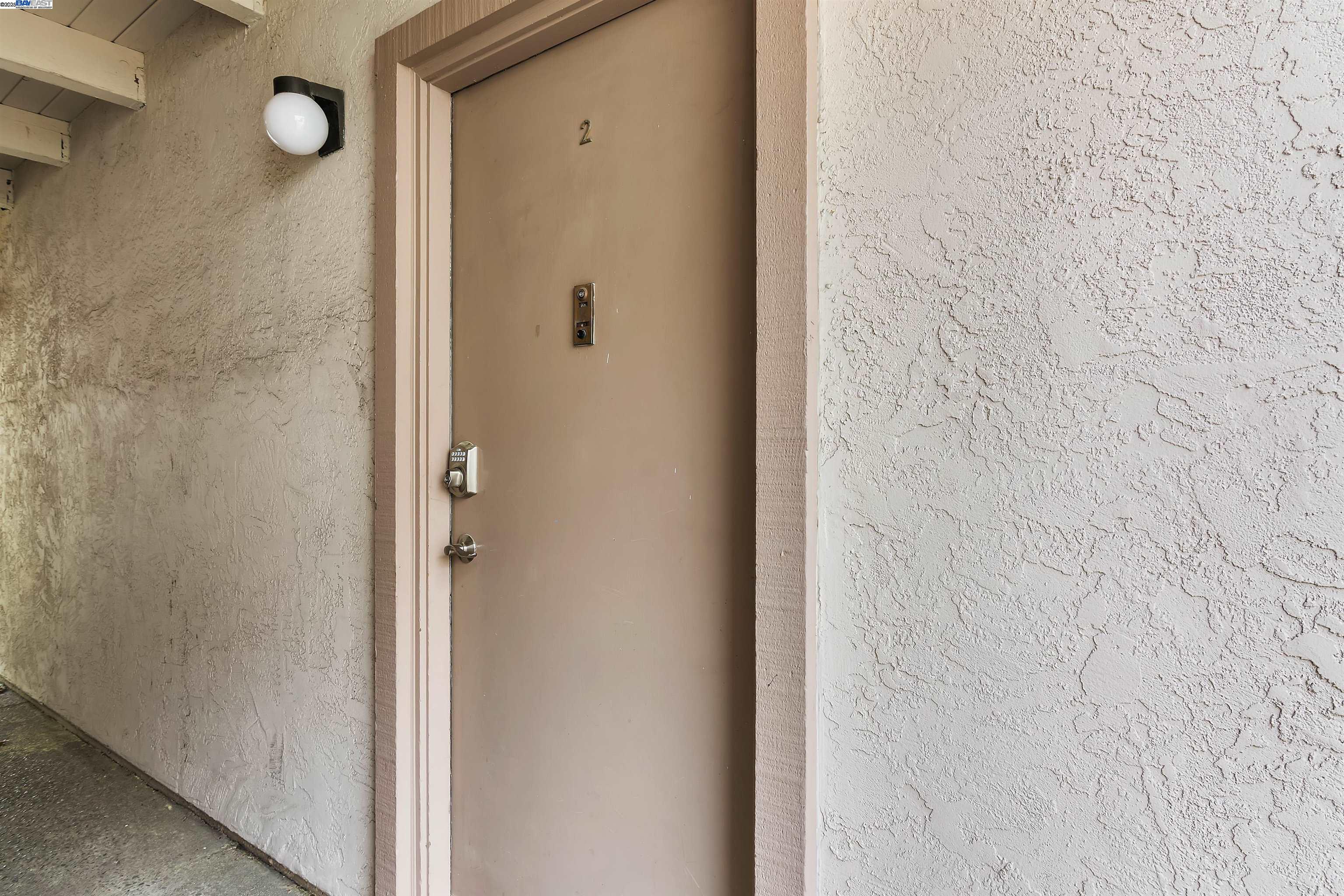 385 Camelback Road, Unit 2 Pleasant Hill, CA 94523 - Photo 19 of 19 a bathroom with a shower