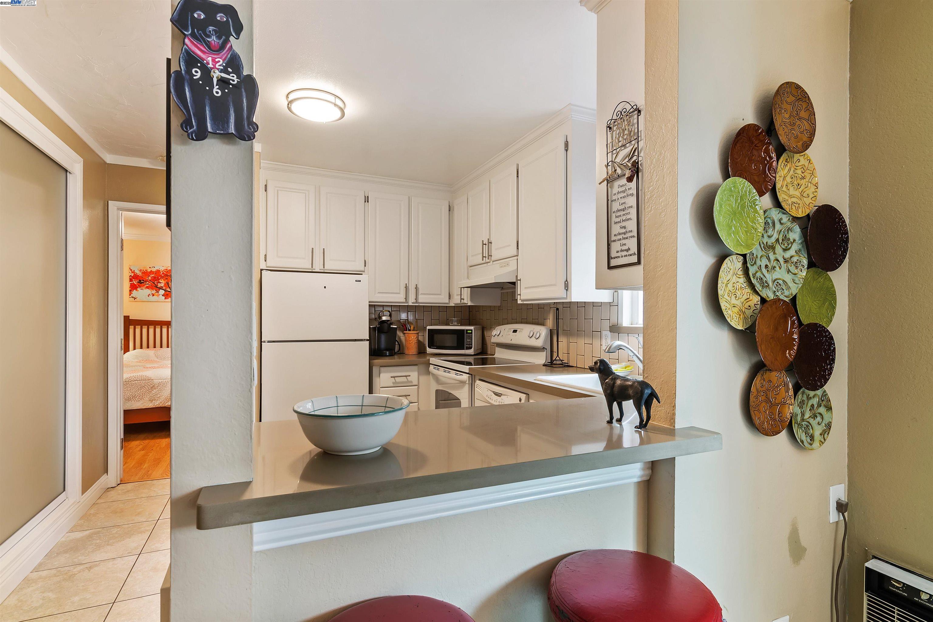 385 Camelback Road, Unit 2 Pleasant Hill, CA 94523 - Photo 6 of 19 a kitchen with a refrigerator and a sink