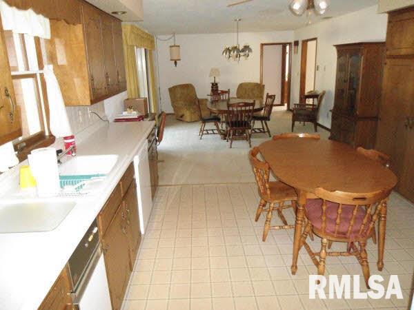 16088 East Bakerville Road Mount Vernon, IL 62864 - Photo 5 of 7