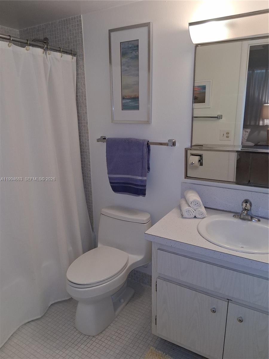 555 Northwest 4th Avenue, Unit 4190 Boca Raton, FL 33432 - Photo 7 of 23 Front Bathroom