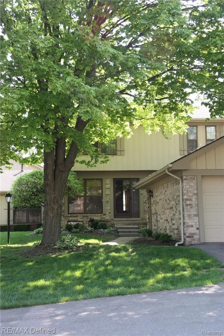 827 Langdon Court Rochester, MI 48307 - Photo 25 of 28 Front Summer Pictures
