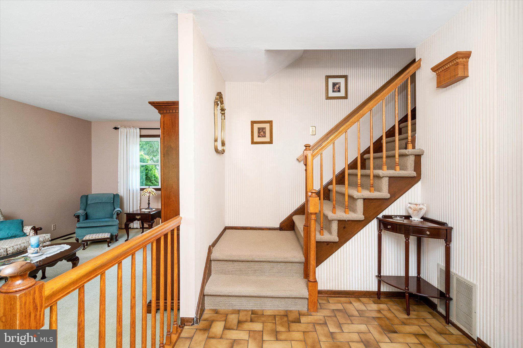 19 Clive Court Ewing, NJ 08638 - Photo 3 of 36