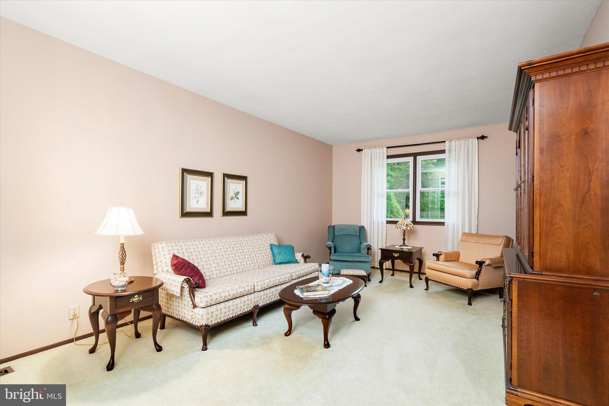 19 Clive Court Ewing, NJ 08638 - Photo 4 of 36