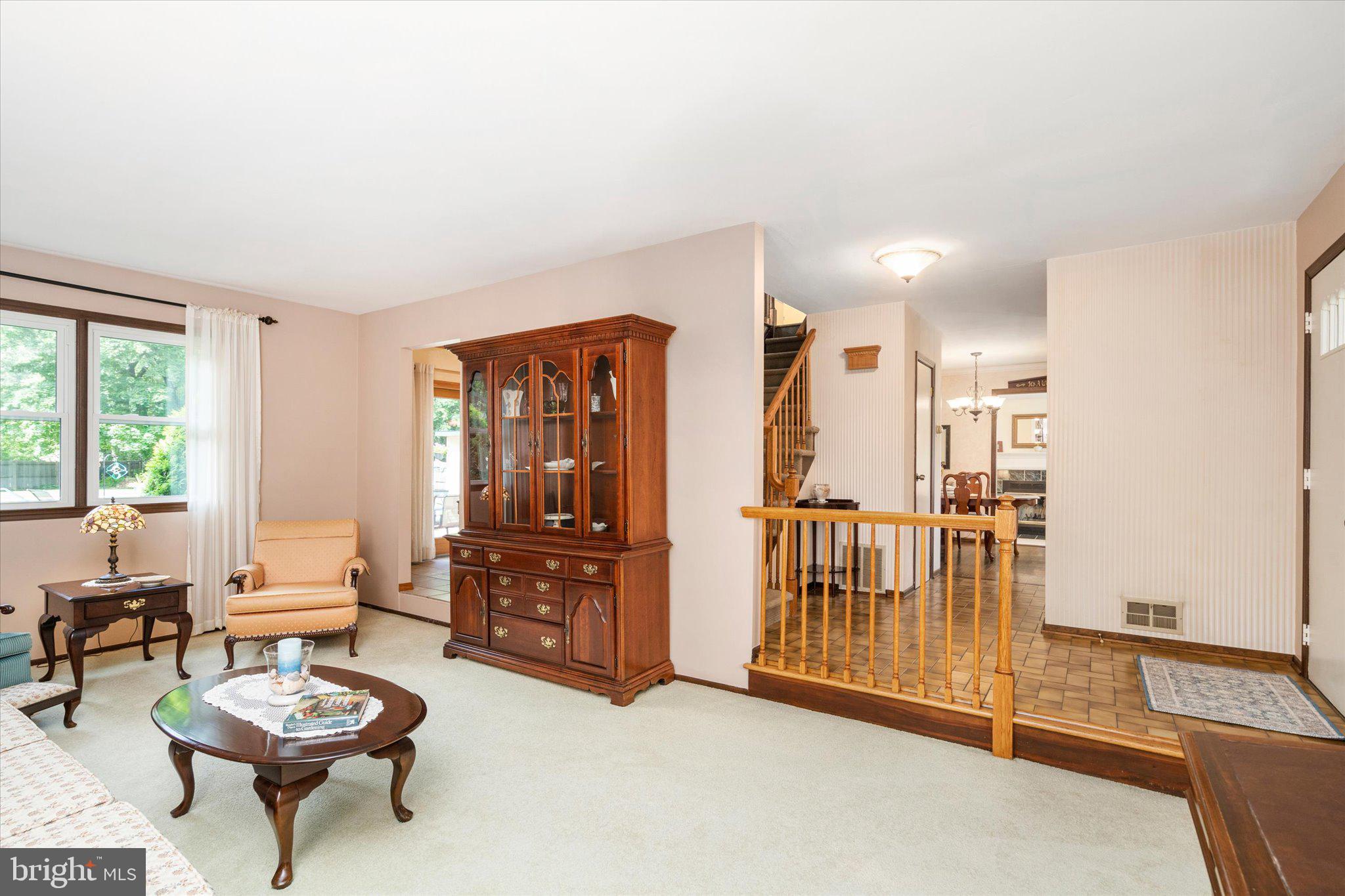 19 Clive Court Ewing, NJ 08638 - Photo 5 of 36