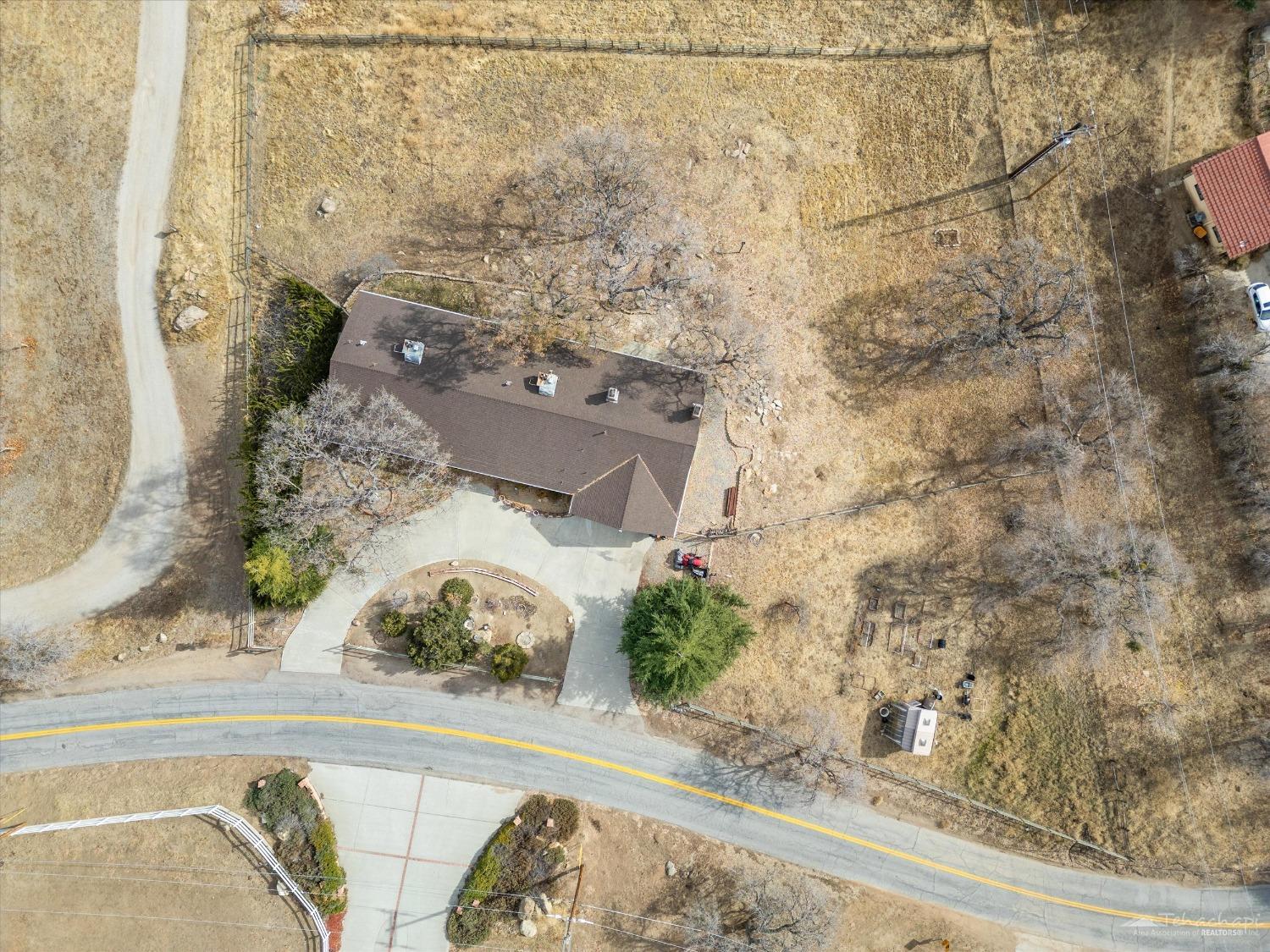 20864 Old Town Road Tehachapi, CA 93561 - Photo 5 of 49 Gallery Image 5