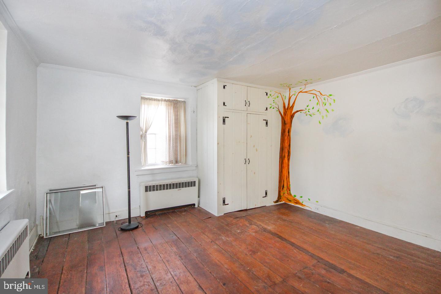 432 Old Forge Road Media, PA 19063 - Photo 19 of 41 an empty room with wooden floor and a window