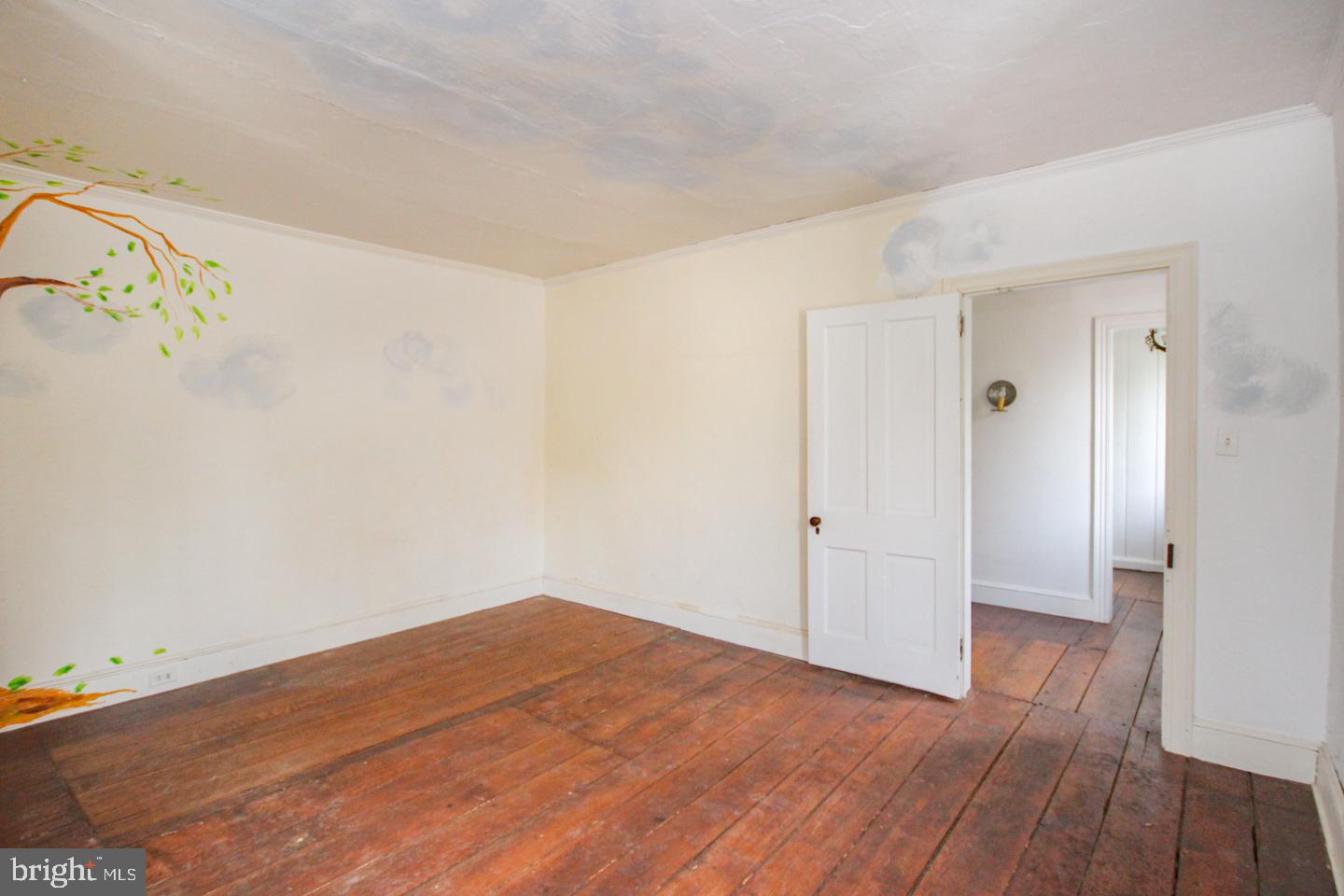 432 Old Forge Road Media, PA 19063 - Photo 20 of 41 a view of empty room with wooden floor