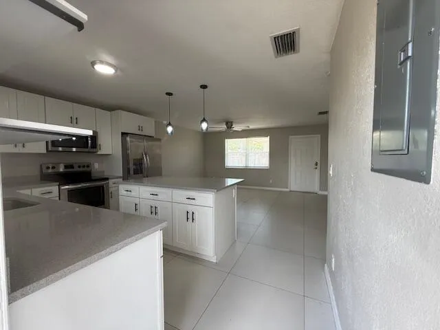 $2,000 | 905 9th Street, Unit B, West Palm Beach, FL 33401