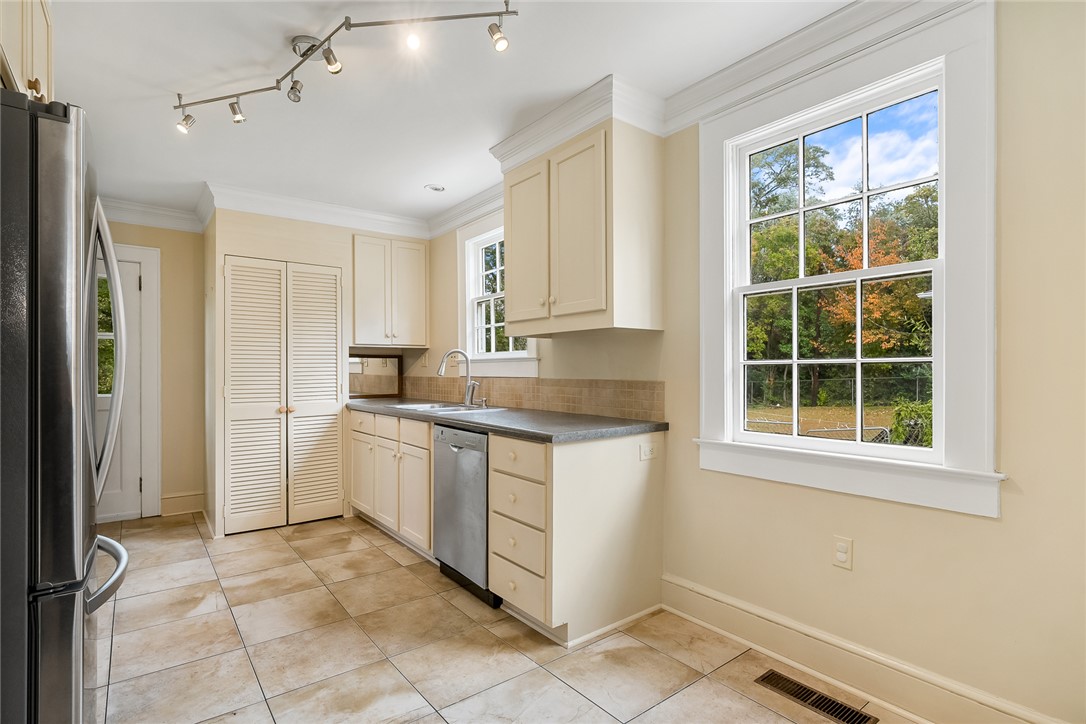 114 Henry Avenue Anderson, SC 29625 - Photo 12 of 40