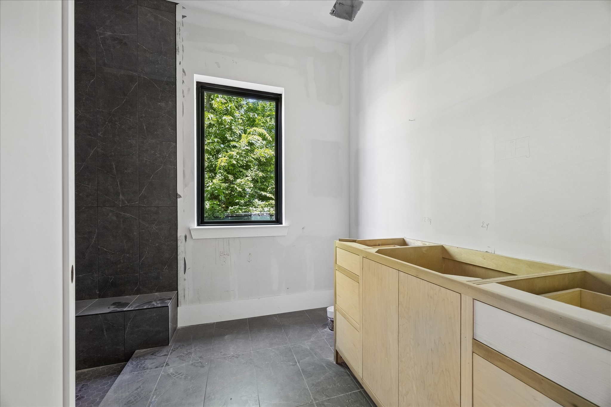 9050 Elizabeth Road Houston, TX 77055 - Photo 15 of 40 a utility room with a window