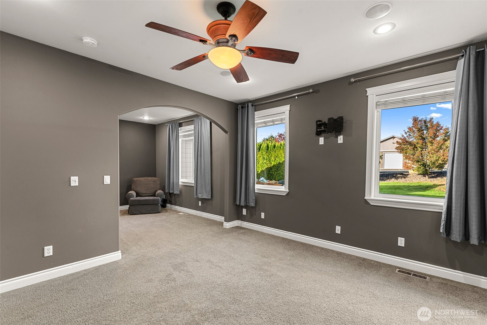 2945 Martin Place East Wenatchee, WA 98802 - Photo 15 of 40 a view of an empty room with a window
