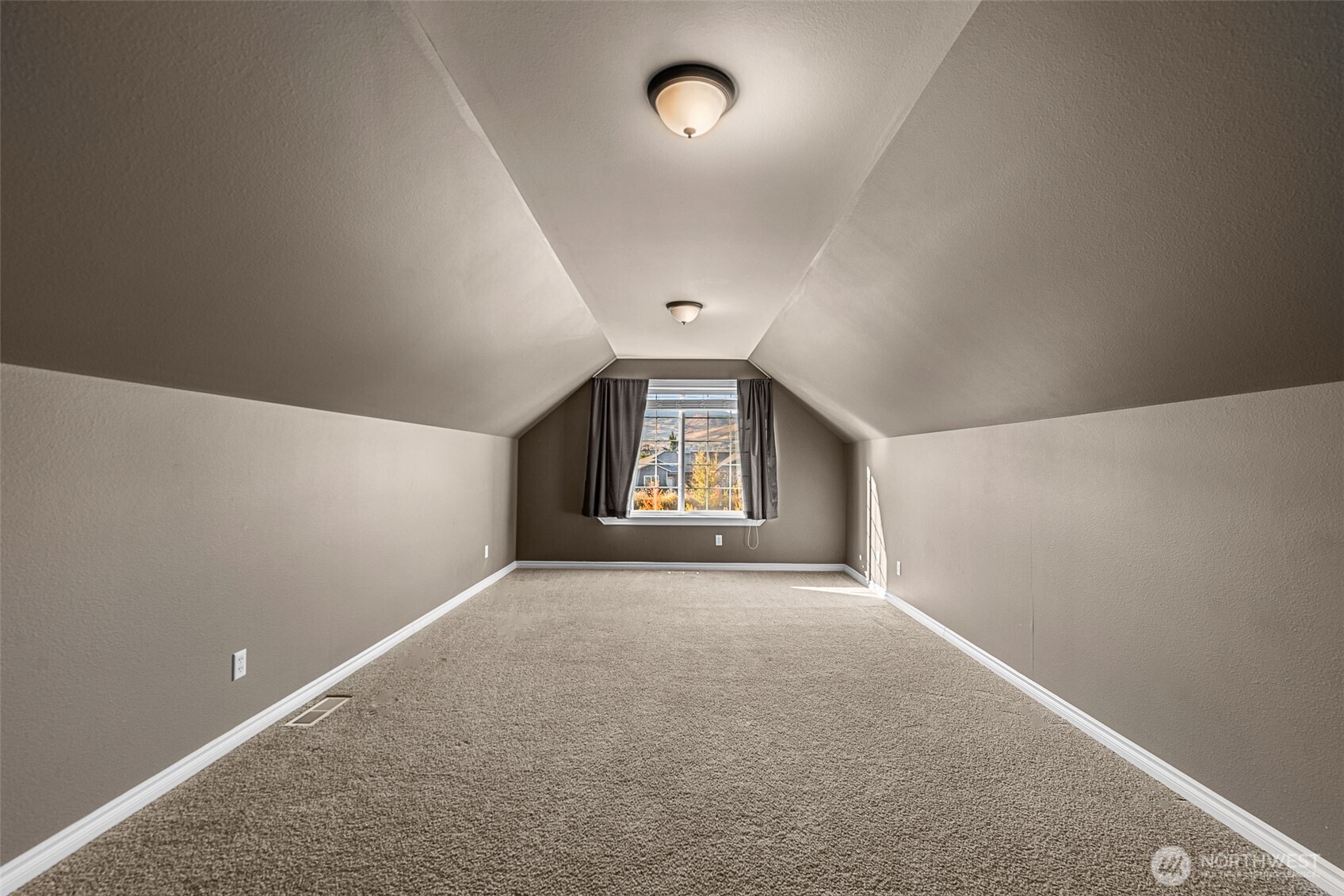 2945 Martin Place East Wenatchee, WA 98802 - Photo 28 of 40 an empty room with a window and a projector