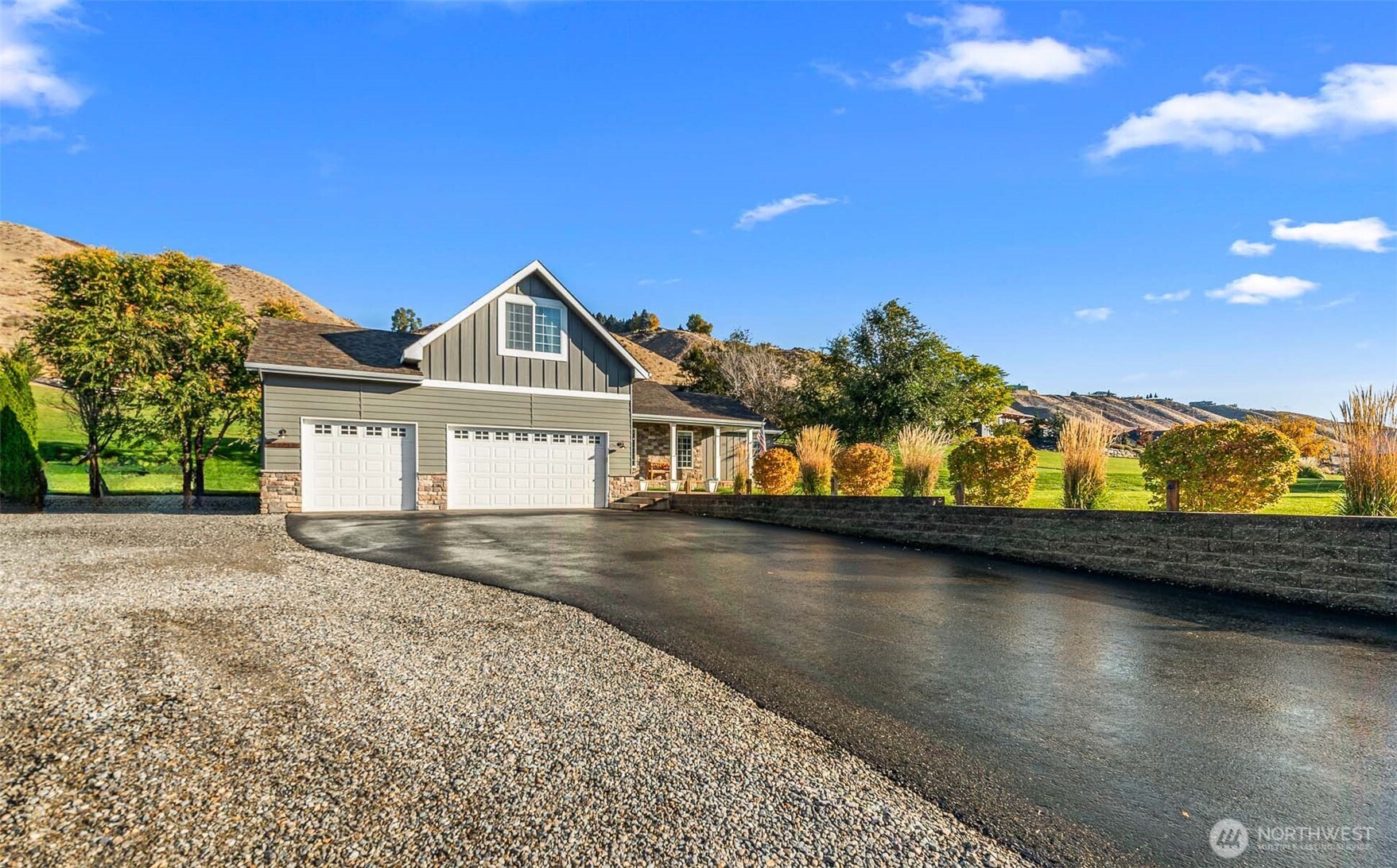 2945 Martin Place East Wenatchee, WA 98802 - Photo 40 of 40 a view of a house with a ocean view