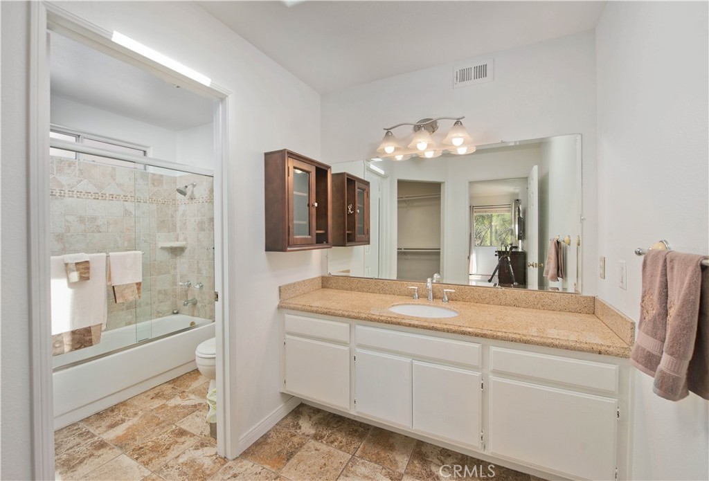 25829 Blake Court Stevenson Ranch, CA 91381 - Photo 22 of 33 Primary Bath