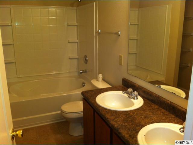 6704 Ridge Lane Road Charlotte, NC 28262 - Photo 4 of 9 Gallery Image 4