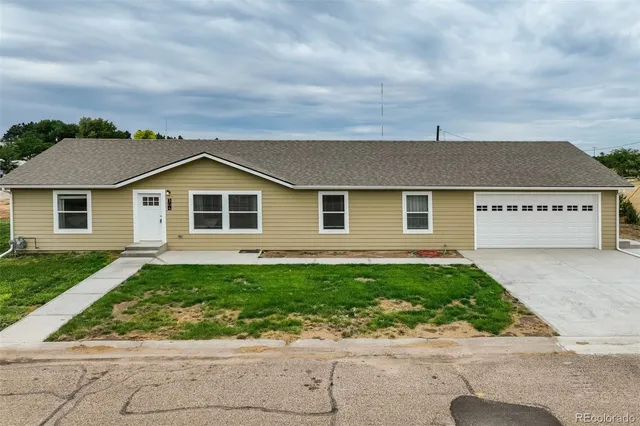 a view of a house with a yard