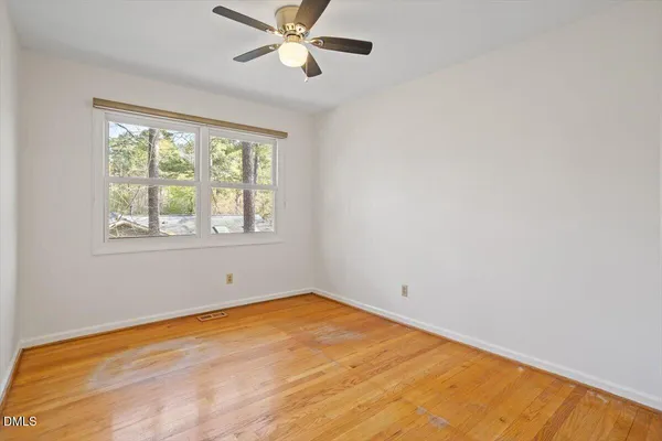 a view of empty room with window