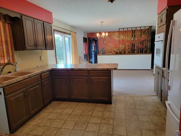 $257,500 | 1748 Yucca Lane, Emporia, KS 66801