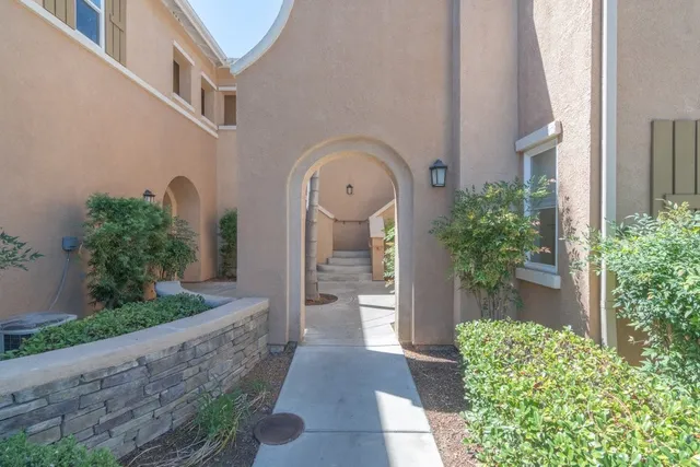 $415,000 | 26352 Arboretum Way, Unit 3501, Murrieta, CA 92563