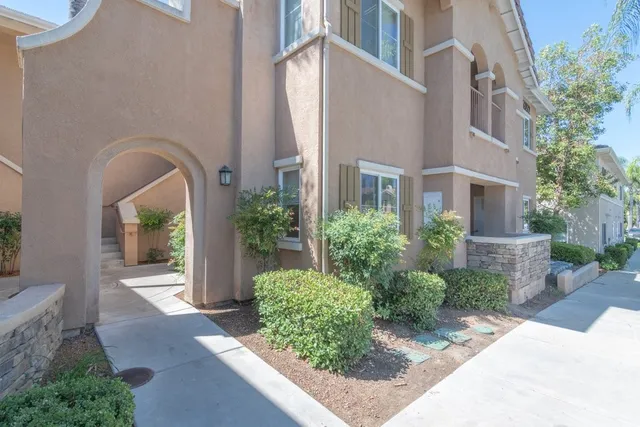$415,000 | 26352 Arboretum Way, Unit 3501, Murrieta, CA 92563