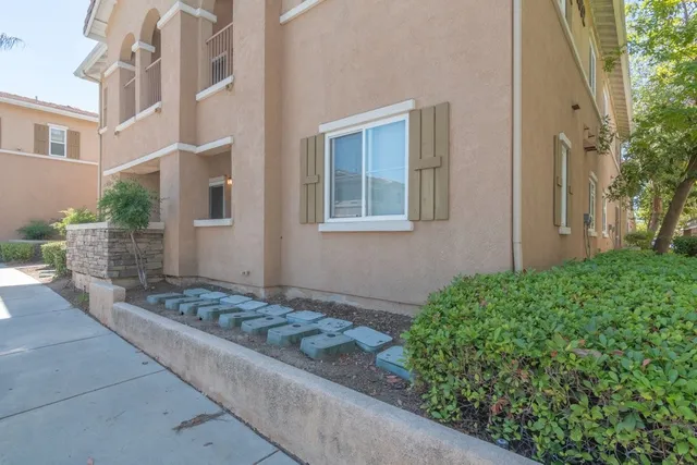 $415,000 | 26352 Arboretum Way, Unit 3501, Murrieta, CA 92563