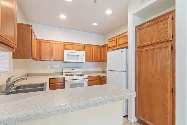 $415,000 | 26352 Arboretum Way, Unit 3501, Murrieta, CA 92563