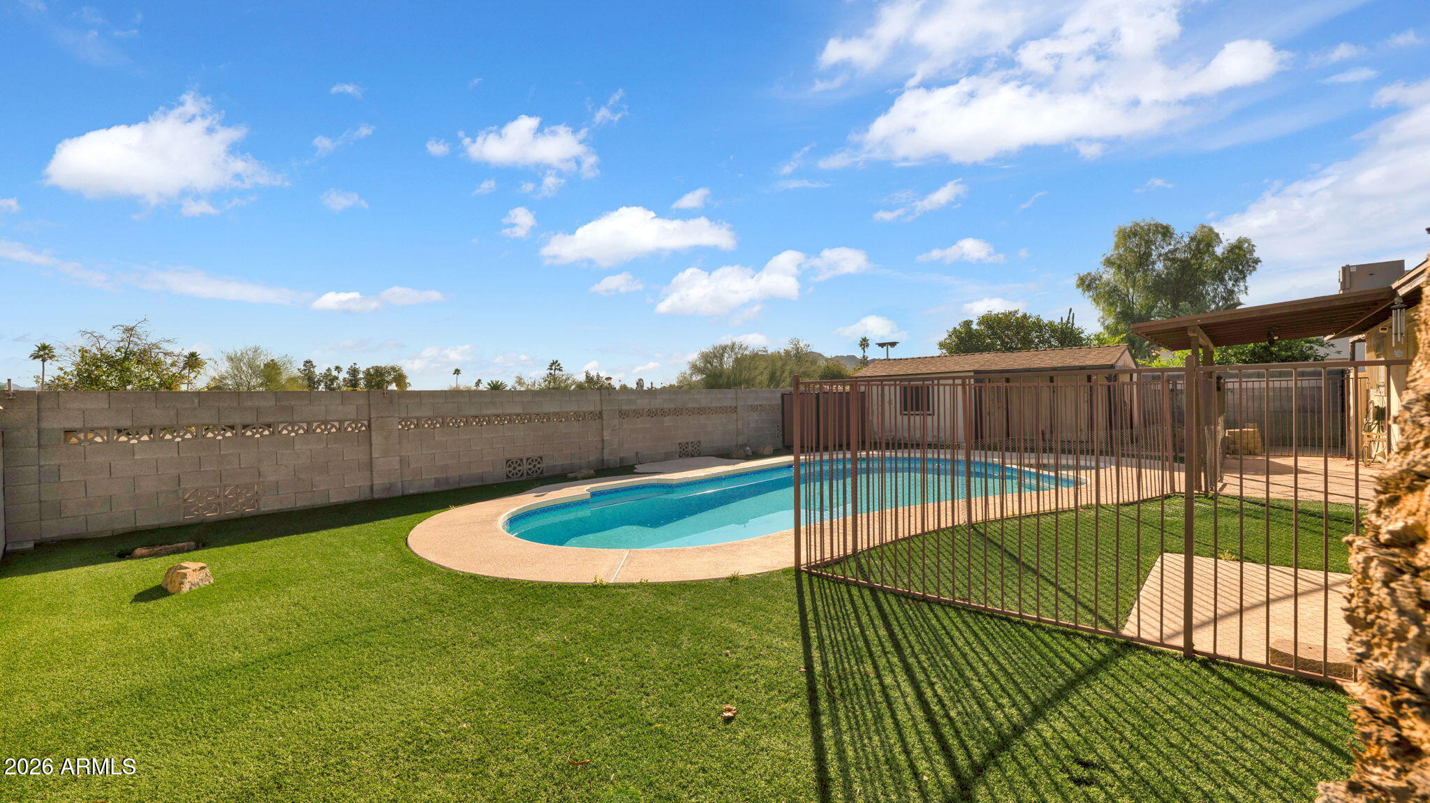 15625 North 20th Street Phoenix, AZ 85022 - Photo 17 of 25 a view of a tennis court