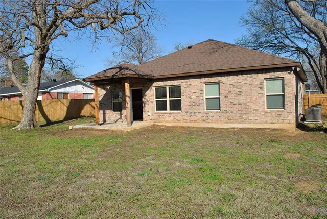 $1,900 | 412 Dewitt Street, Collinsville, TX 76233