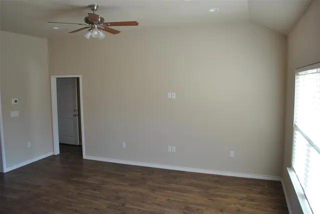 $1,900 | 412 Dewitt Street, Collinsville, TX 76233