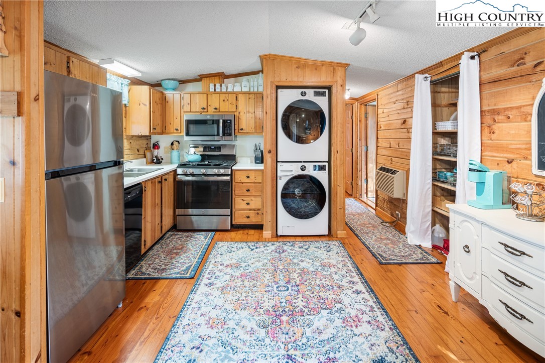 2408 Todd Railroad Grade Road Todd, NC 28684 - Photo 7 of 44