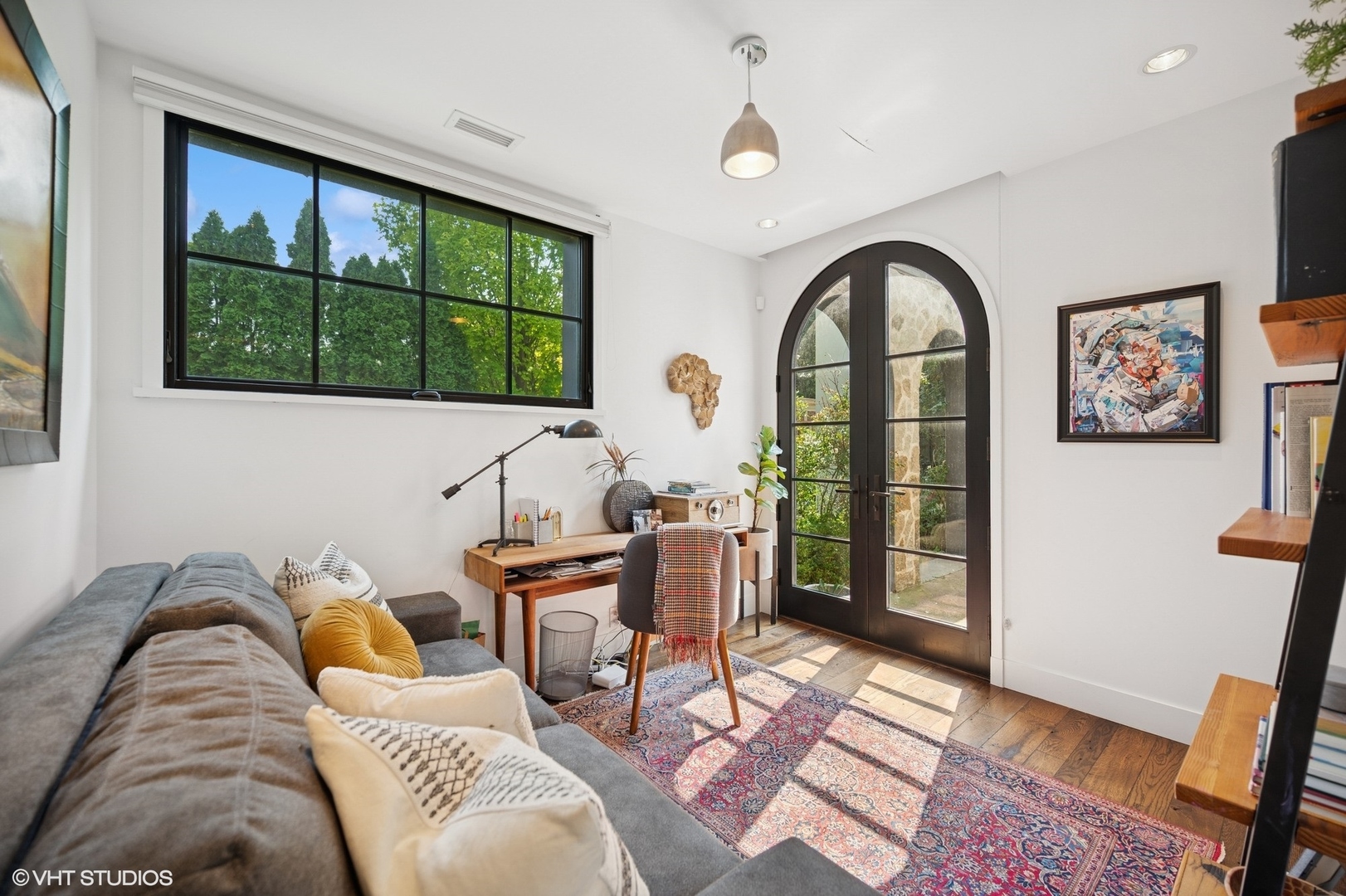 1331 Asbury Avenue Evanston, IL 60201 - Photo 21 of 46 a living room with furniture and window