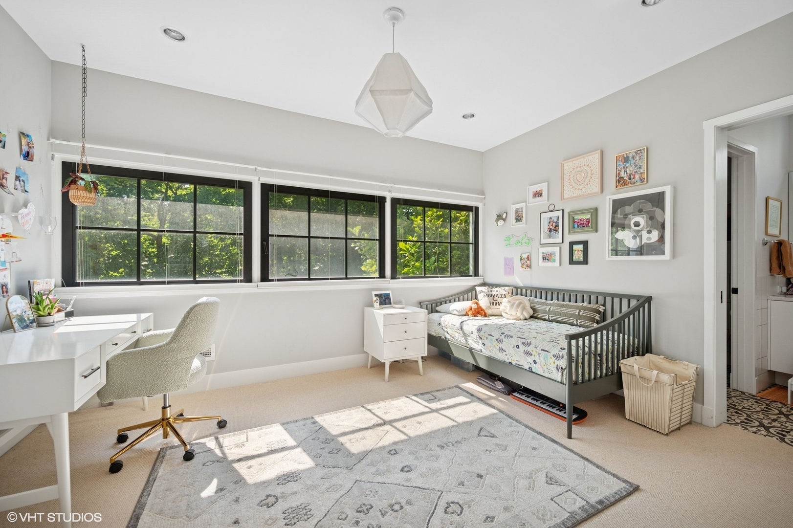 1331 Asbury Avenue Evanston, IL 60201 - Photo 31 of 46 a living room with furniture and a large window