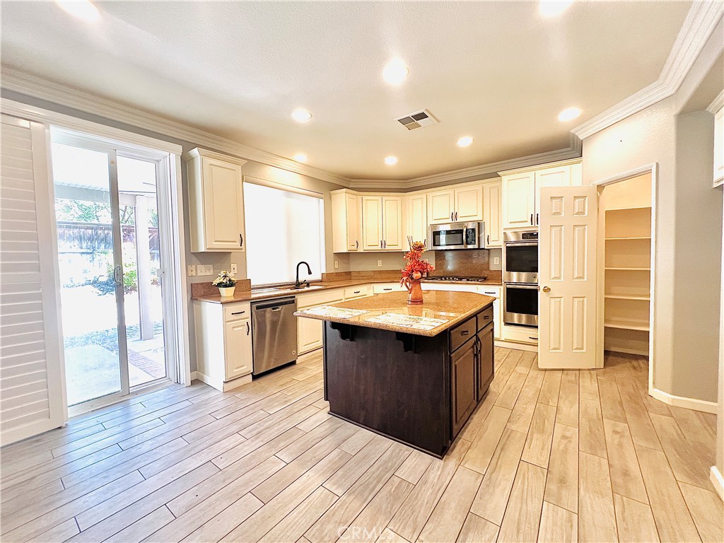 8740 Lodgepole Lane Riverside, CA 92508 - Photo 12 of 47 Gallery Image 12