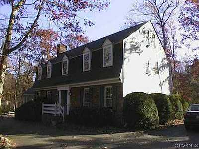 a front view of house with yard