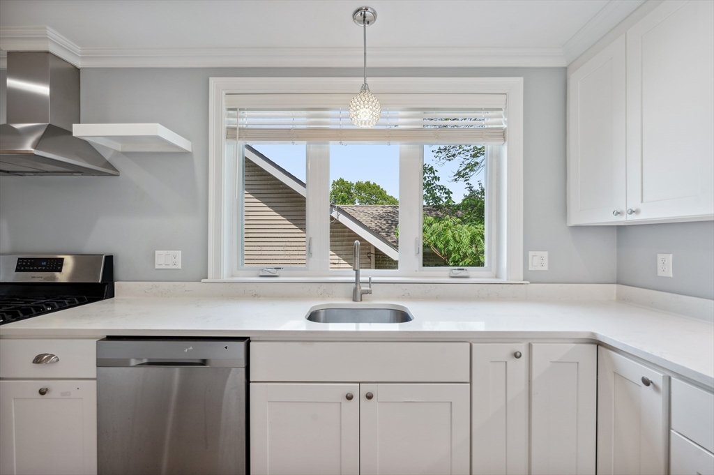 33 Oval Road, Unit 2 Quincy, MA 02170 - Photo 10 of 27 Gallery Image 10