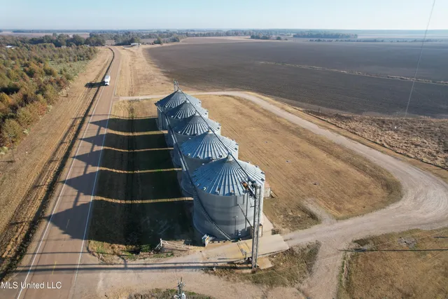 $1,000,000 | 10600 Hwy 3 Lambert Ms 38643, Lambert, MS 38643