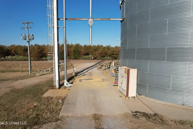 $1,000,000 | 10600 Hwy 3 Lambert Ms 38643, Lambert, MS 38643