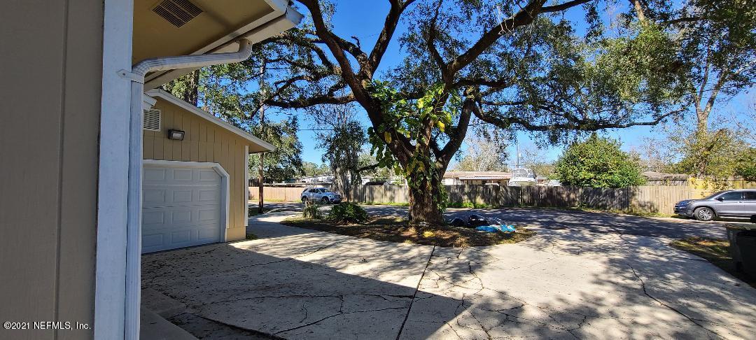 6612 Bennett Road Jacksonville, FL 32216 - Photo 3 of 10 Lots of Parking
