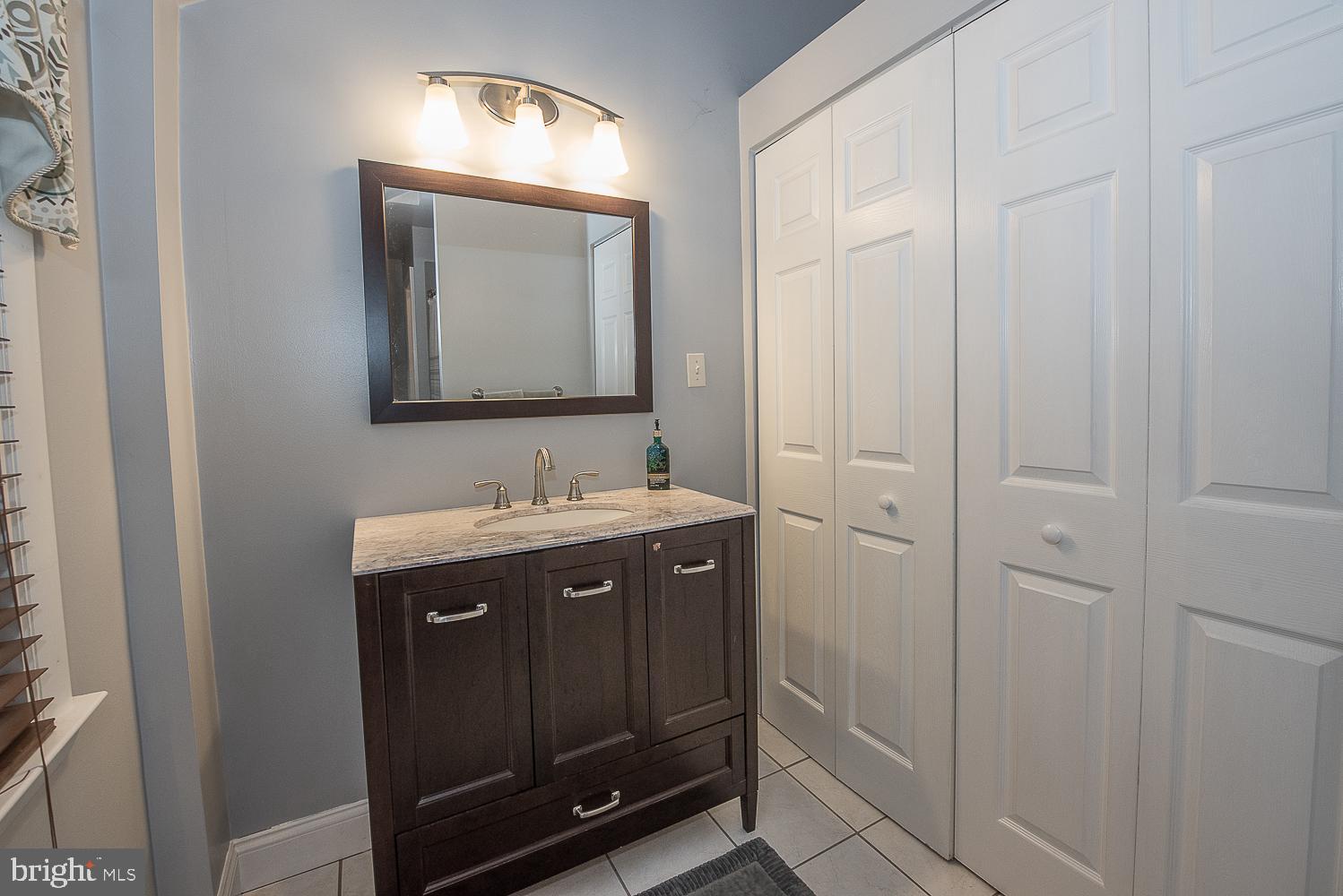 76 Barry Road Chalfont, PA 18914 - Photo 19 of 41 Full bath off kitchen/laundry closet