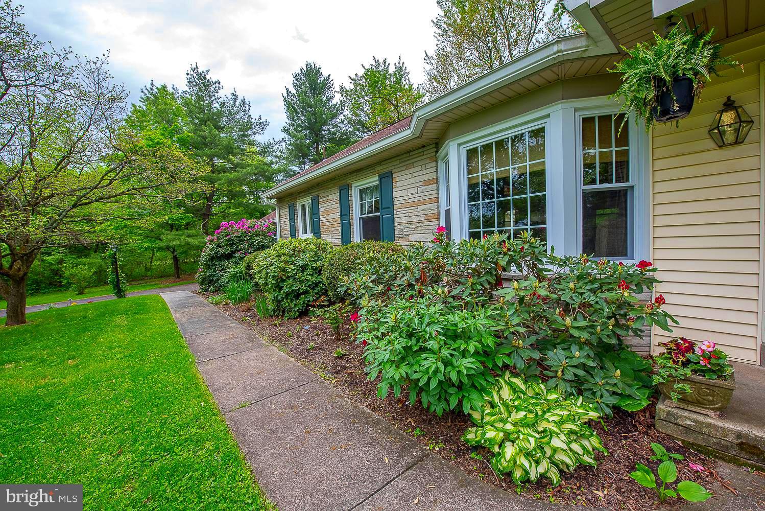 76 Barry Road Chalfont, PA 18914 - Photo 3 of 41 Front walking path