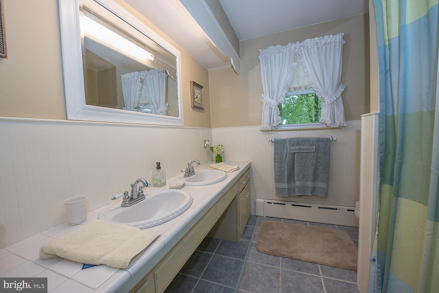 76 Barry Road Chalfont, PA 18914 - Photo 23 of 41 Hall bathroom off bedroom hallway