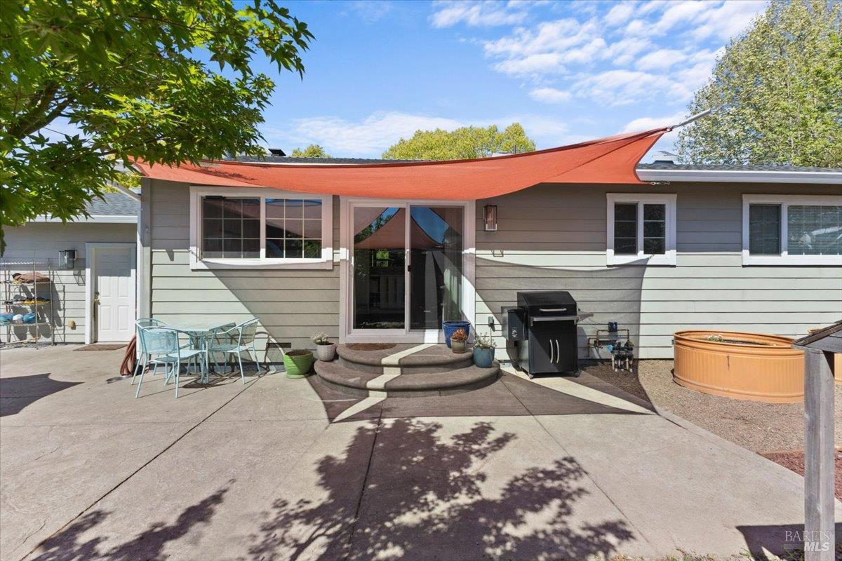 6900 Montecito Boulevard Santa Rosa, CA 95409 - Photo 20 of 25 a view of a house with a patio