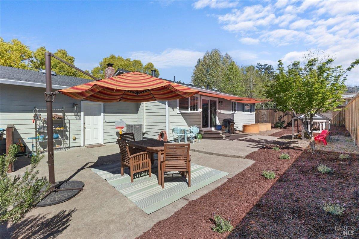 6900 Montecito Boulevard Santa Rosa, CA 95409 - Photo 21 of 25 a view of a patio with table and chairs and potted plants