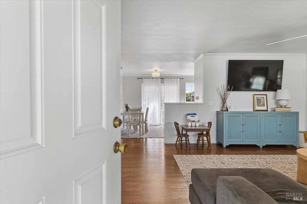 6900 Montecito Boulevard Santa Rosa, CA 95409 - Photo 3 of 25 a living room with furniture and a flat screen tv