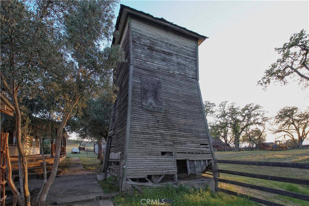 15385 Weston Road Corning, CA 96021 - Photo 74 of 75 a backyard of a house with table and chairs and wooden fence