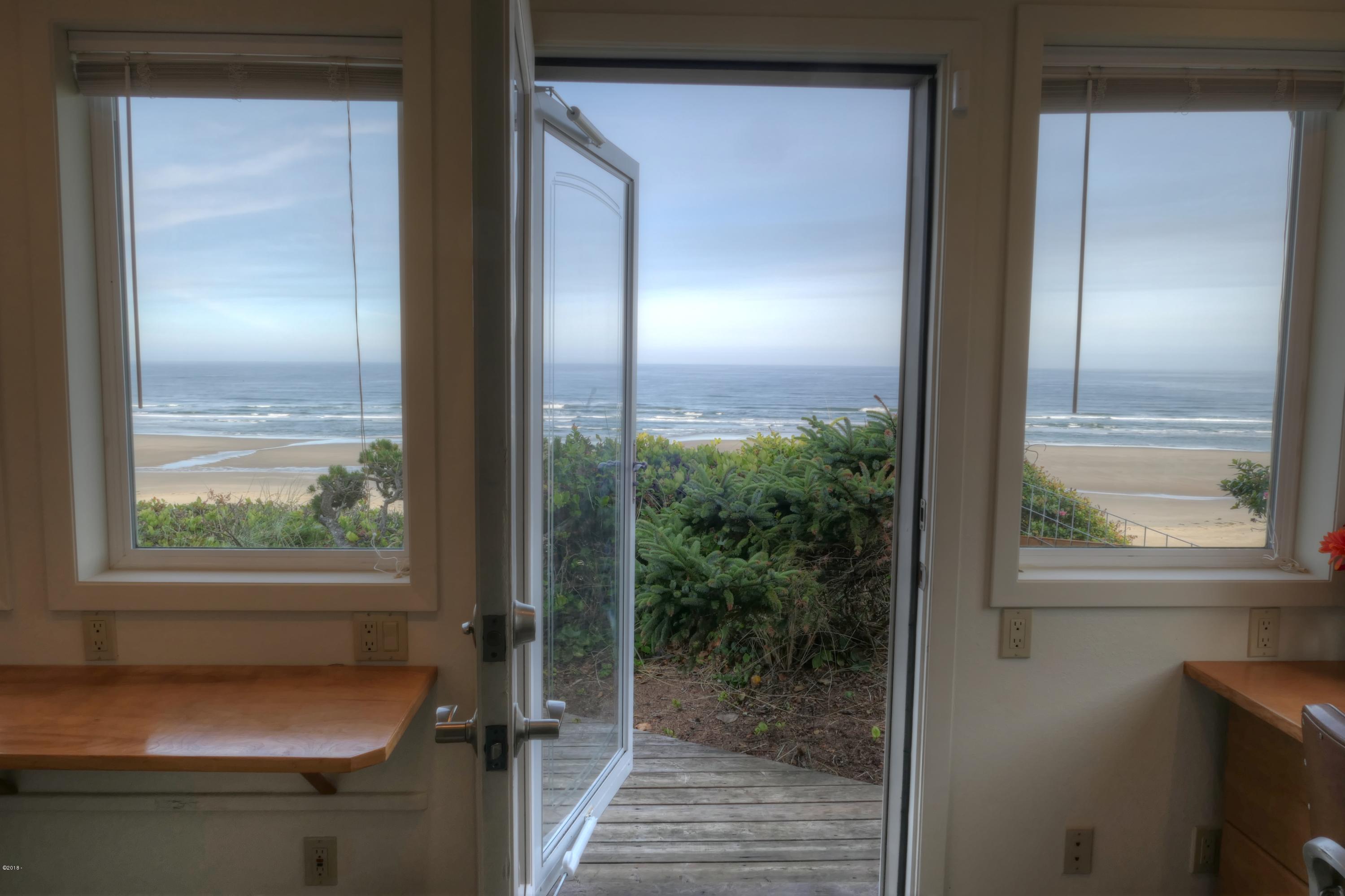 1032 Southwest Mark Street Newport, OR 97365 - Photo 18 of 37 Master