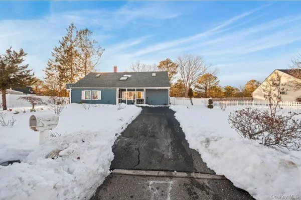 $599,000 | 68 South Village Drive, Bellport, NY 11713