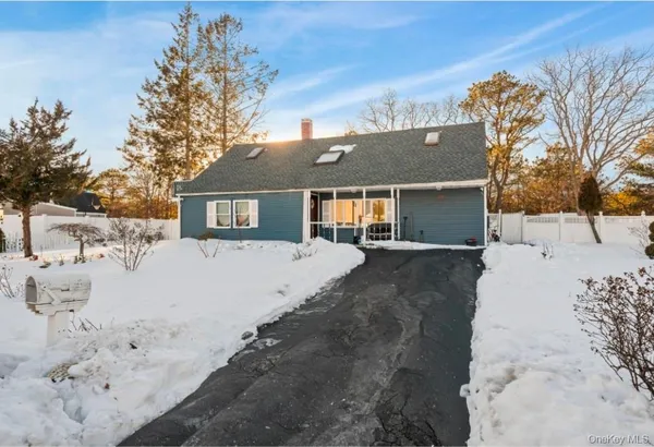 $599,000 | 68 South Village Drive, Bellport, NY 11713