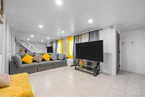 $599,000 | 68 South Village Drive, Bellport, NY 11713