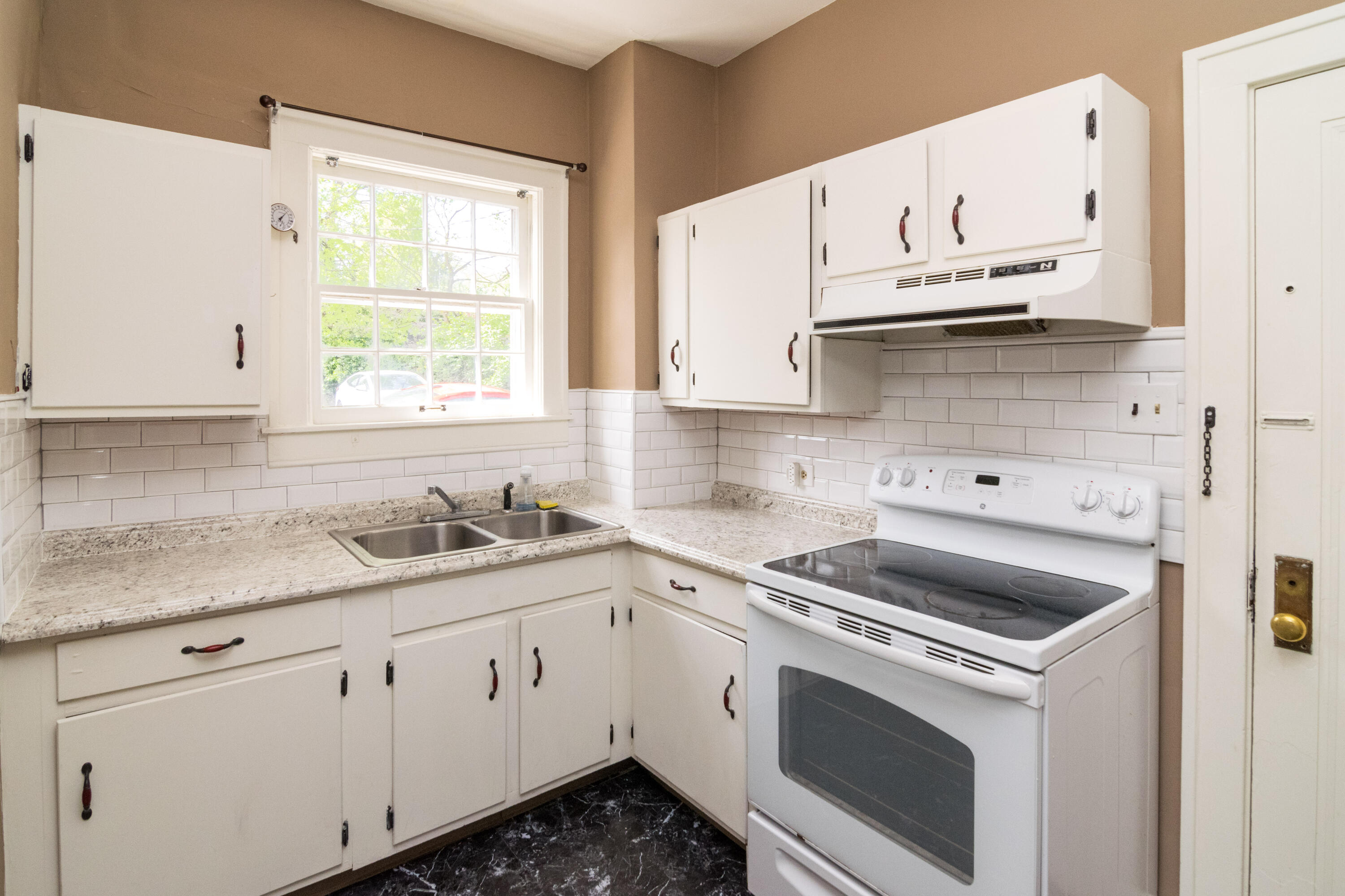 1400 Fontaine Road Lexington, KY 40502 - Photo 5 of 32 1400Fontaine-0134